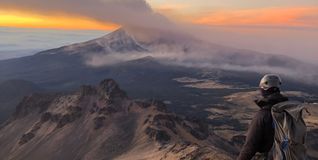 Traumhafte Aussichten: Über ein Jahr nach der letzten Chemo steht John Müller auf dem Pico Orizaba, dem höchsten Berg in Mexiko.